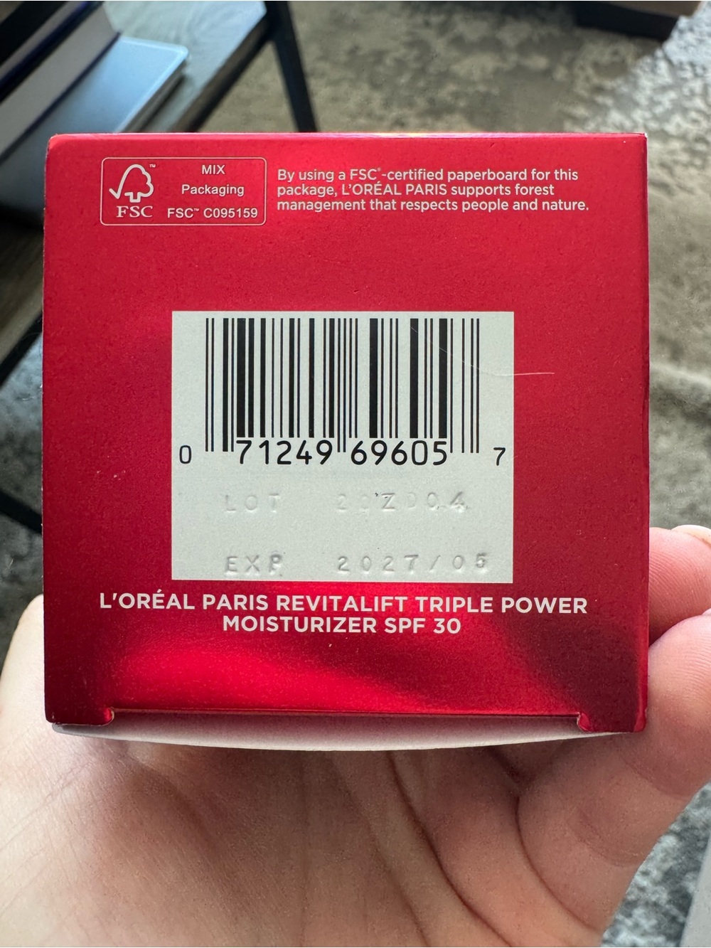L'Oreal Revitalift Triple Power Moisturizer - Red, Black, Gold - Picture 6 of 6